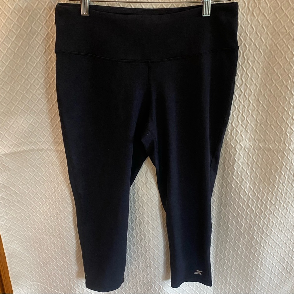 Gander Mountain Black Leggings. Capri. Medium.